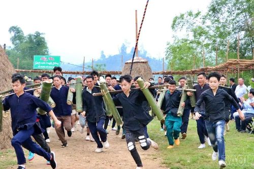 Vui hội gánh nước