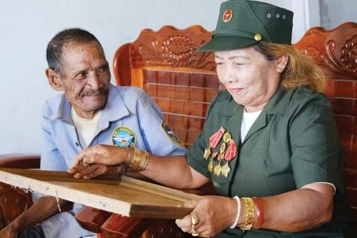 Tháng Tư về nghe cô du kích kể chuyện
