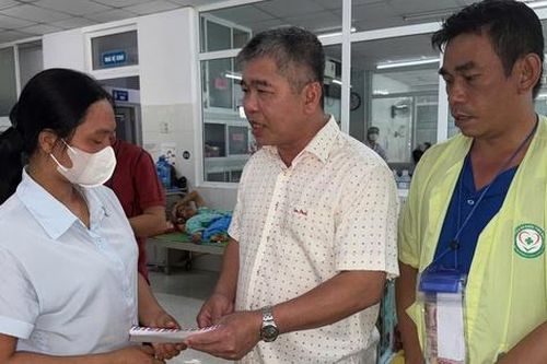 Vụ tai nạn mô tô nước ở Hòn Khô, bé 8 tuổi tử vong: Người mẹ bàng hoàng ngất lịm