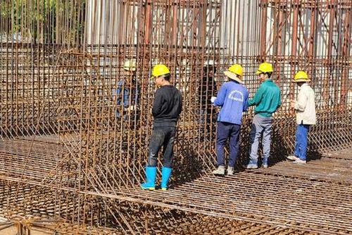 Gác nghỉ lễ, hàng trăm công nhân bám công trường Vành đai 4