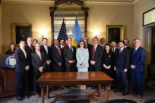 Mỹ và Ukraine ký thỏa thuận khoáng sản