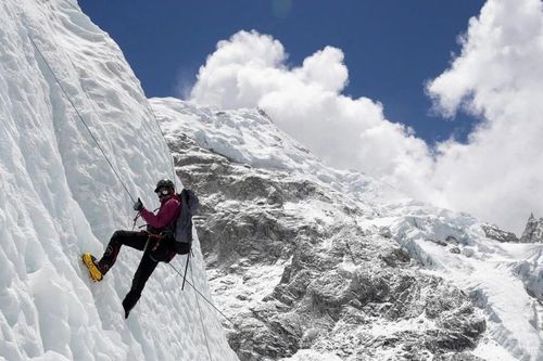 Nepal siết chặt điều kiện cấp phép leo núi Everest