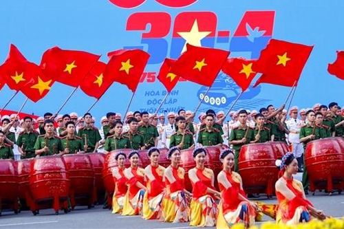 Việt Nam rực rỡ 50 năm thống nhất, hào khí lan tỏa toàn cầu