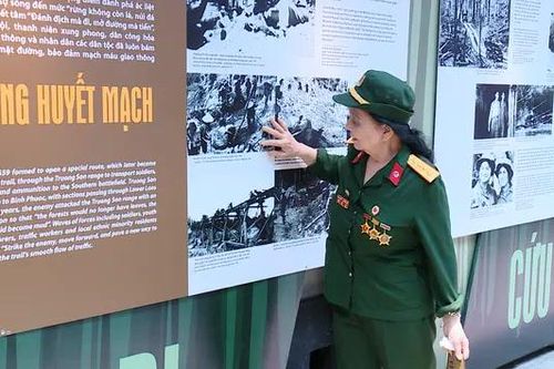 Trưng bày 'Khúc ca hòa bình' tại di tích Hỏa Lò