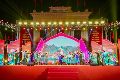 Hải Phòng: Chương trình nghệ thuật 'Bài ca thống nhất' truyền cảm hứng cho thế hệ trẻ