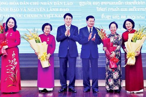 Nhà nước Lào tặng Huân chương Tự do cho lãnh đạo cấp cao Việt Nam