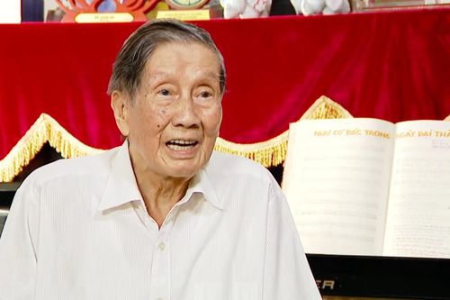 'Như có Bác trong ngày đại thắng' hay 'Như có Bác Hồ trong ngày vui đại thắng'?