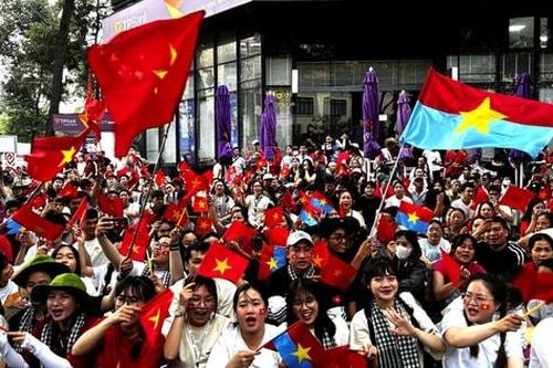 Tin tức đặc biệt trên báo in Hànôịmới ngày 1-5-2025
