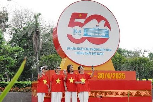 Một Hà Nội bình yên trong ngày Quốc tế Lao động