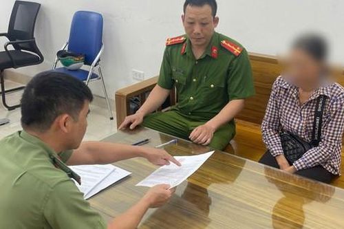 Đăng tin 'đi xe máy đeo dép lê bị phạt 200k' lên Facebook, người phụ nữ nhận kết đắng