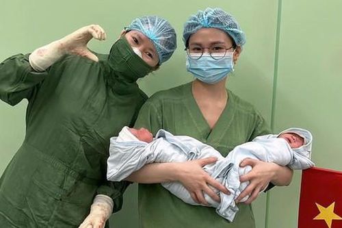 Cặp song sinh chào đời ngày đặc biệt được đặt tên Thống Nhất và Hòa Bình