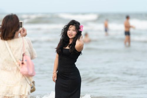 Bãi Sau Vũng Tàu ngày đêm đông khách