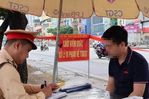 CSGT Hà Nội xử lý nhiều xe khách vi phạm dịp nghỉ lễ