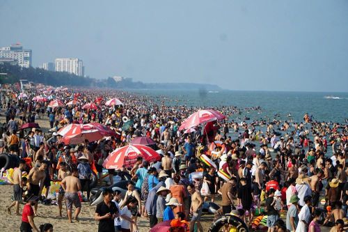 Sầm Sơn 'thất thủ' trong kỳ nghỉ lễ