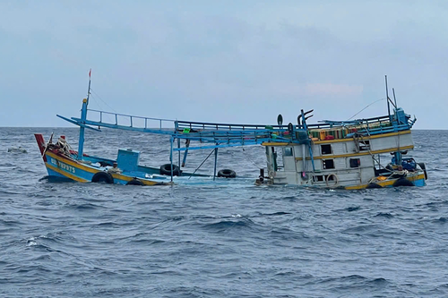 Tàu hàng va chạm tàu cá trên vùng biển Côn Đảo, 10 ngư dân được cứu sống