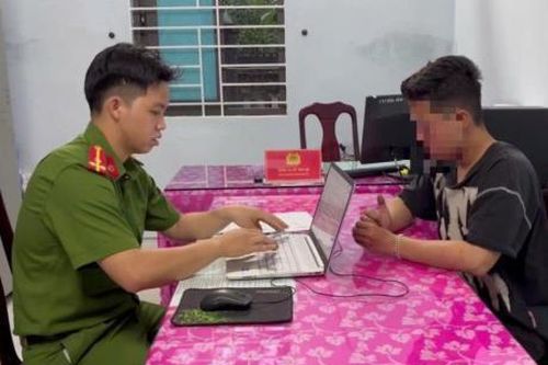 Lật tẩy người tốt 'giả cách'