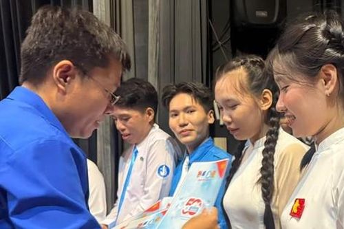 Thành Đoàn TP. HCM tuyên dương lực lượng đoàn viên, sinh viên tham gia phục vụ Đại lễ 30/4