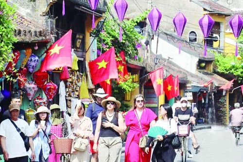 Miền Trung sôi động với tour tham quan di sản