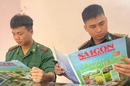 1.000 cuốn Đặc san 30-4 của Báo SGGP đến với cán bộ, chiến sĩ các điểm, đảo, nhà giàn