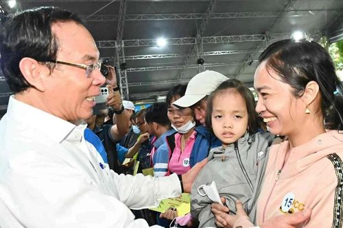 Khi thành phố cất lời 'thưa bà con'