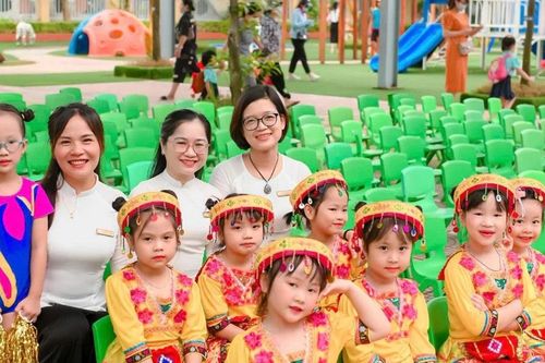 Cô giáo mầm non sử dụng vật liệu mới lạ vào bài dạy
