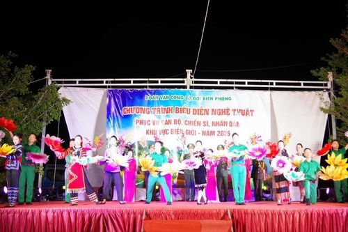 Đoàn Văn công BĐBP biểu diễn phục vụ cán bộ, chiến sĩ và nhân dân khu vực biên giới biển Tiền Giang