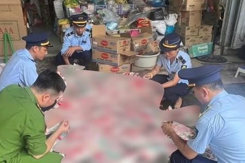 Nghệ An: Phát hiện hơn nửa tấn mì chính nghi giả thương hiệu lớn