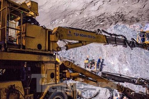 Thi công xuyên lễ trên đại công trường cao tốc Bắc Nam