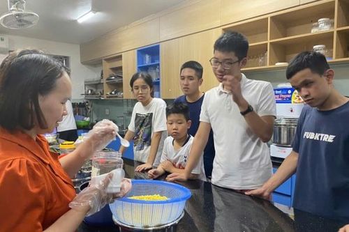 Cô giáo mầm non và lớp học miễn phí cho trẻ tự kỷ