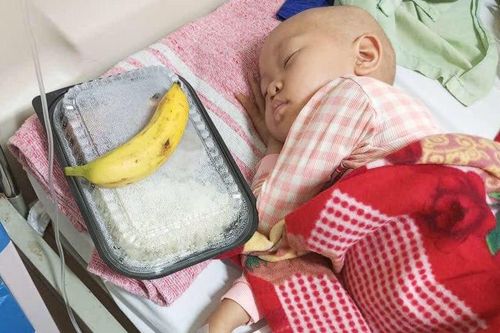 Bạn đọc giúp đỡ bé Long Thị Ngọc Anh ung thư thận hơn 202 triệu đồng