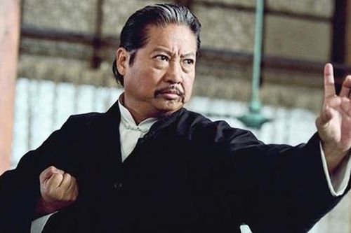 Ngôi sao võ thuật Hồng Kim Bảo và lối sống giản dị đầy ý nghĩa ở tuổi 73