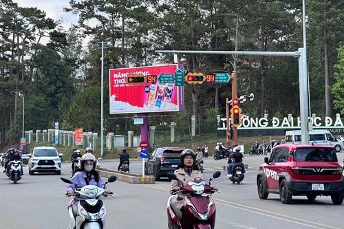 Lâm Đồng: Nhiều điểm giao thông còn bất cập biển báo, đèn tín hiệu