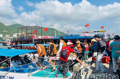Khách đổ về Nha Trang đi tour biển đảo