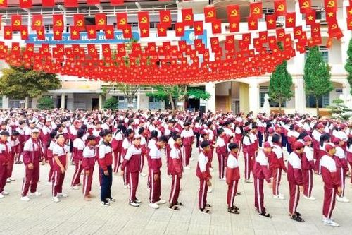 Lan tỏa tình yêu Tổ quốc từ những tuyến đường cờ, hoa