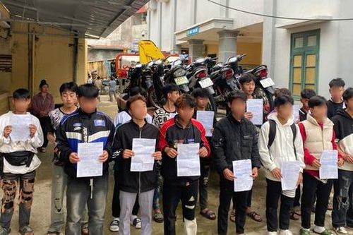 CSGT Yên Bái ngăn chặn 32 thanh niên tụ tập thi xe độ