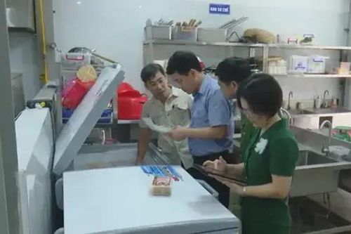 Hà Nội phát hiện, thu giữ nhiều thực phẩm 'bẩn' dịp lễ