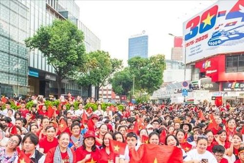 Vẻ đẹp rực rỡ của tình yêu Tổ quốc