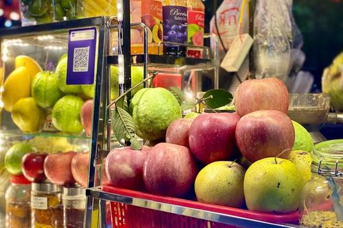 Nước ép hoa quả giá rẻ hút khách mua giải khát dịp đầu hè