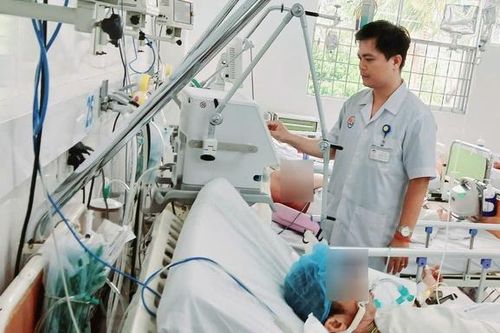 Chuyện bác sĩ túc trực ở nơi sự sống mong manh nhất