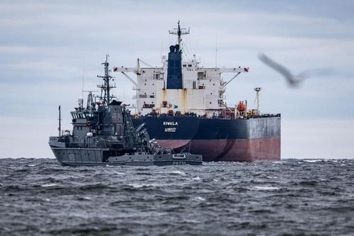 Estonia phải thả tàu chở dầu bị cáo buộc thuộc 'hạm đội bóng tối' của Nga