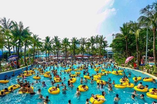 Đông đảo người dân tới Công viên nước hồ Tây trong kỳ nghỉ lễ 30/4 - 1/5