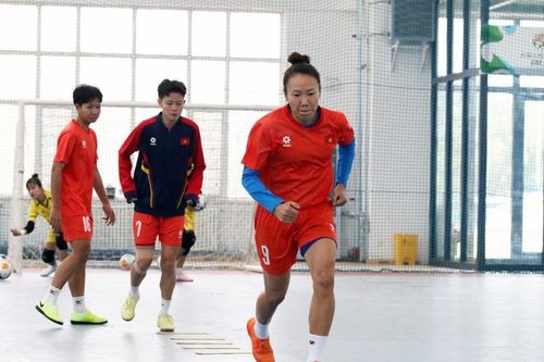 Đội tuyển futsal nữ Việt Nam tập buổi đầu tiên tại Trung Quốc
