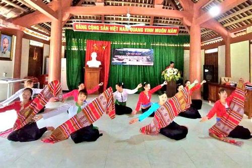 Bảo tồn di sản văn hóa vùng cao, phát triển du lịch