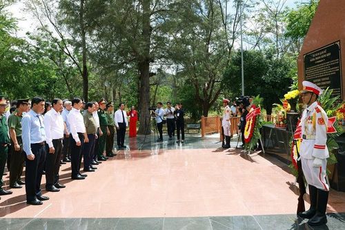 Thủ tướng tưởng nhớ, tri ân các Anh hùng liệt sĩ, người có công tại Côn Đảo