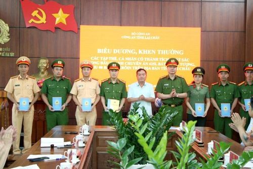 Lai Châu: Bắt 2 đối tượng thu 8 bánh heroin