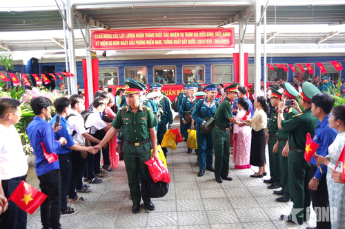 Tỉnh Quảng Nam đón đoàn tham gia diễu binh, diễu hành của Quân khu 5