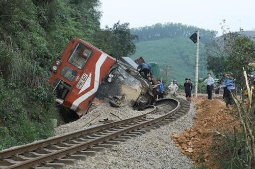 Kiên quyết xóa bỏ lối đi tự mở qua đường sắt