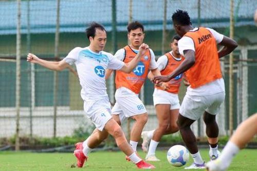 Văn Toàn trở lại tập luyện