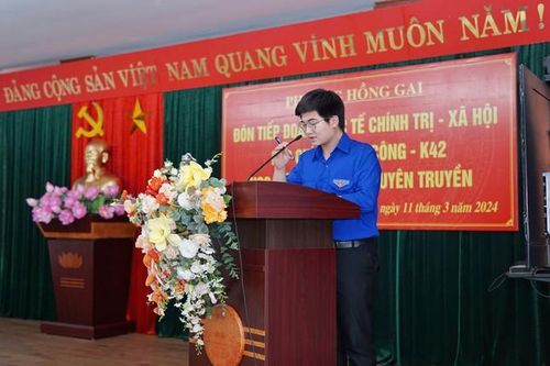 Nam cán bộ Đoàn trường Báo ghi dấu bằng thành tích học tập và tinh thần xung kích tuổi trẻ