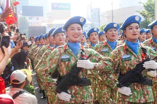 'Vui sao nước mắt lại trào'